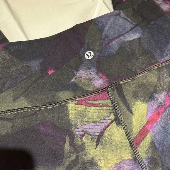Lululemon Leggings - size 4 - unique print - Picture 1 of 4